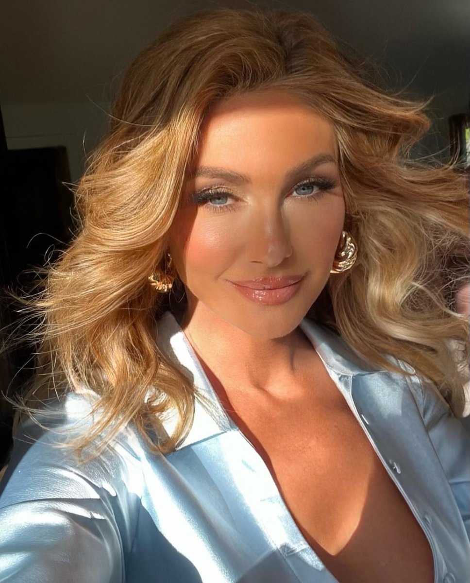 BrandenRoderick's tweet image. Why did the tennis player get kicked out of the party? 🎾🎉
Because they had a bad serve! 😎💅

Happy Saturday! 🌸☀️