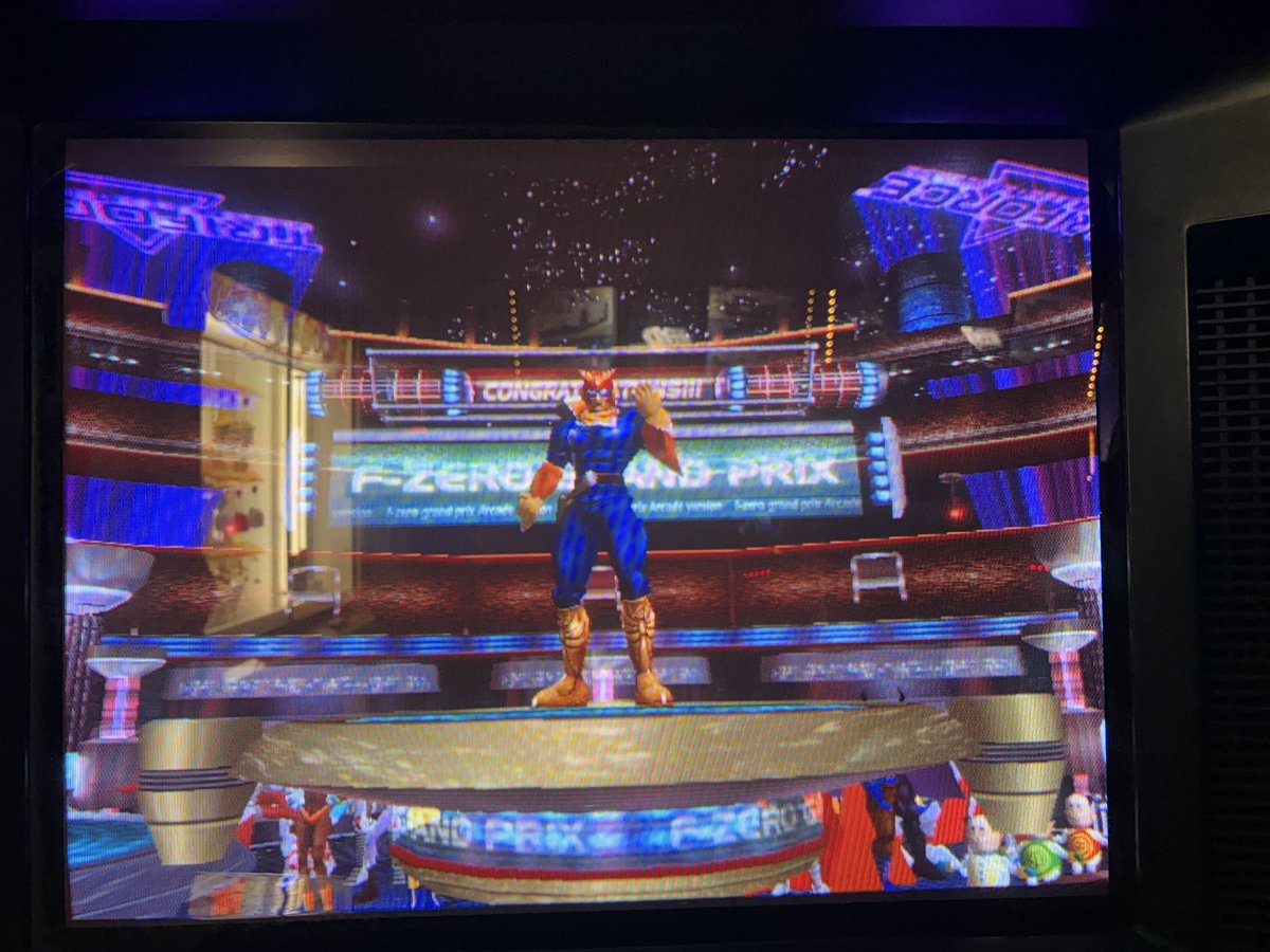 yokoyon_m4's tweet image. 三次会は池袋のミカドでF-ZERO AXを少し遊びました。ソニックオーバルとスパイラルを軽く走りました。