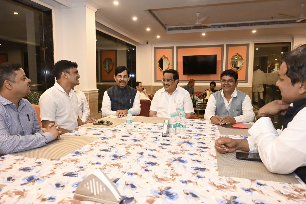 CRPaatil's tweet image. आज बिहार के पूर्णिया में “सामाजिक बिहार प्रेरणा अभियान” के पूर्णिया एवं सीमांचल के कटिहार, किशनगंज और अररिया जिलों के प्रमुख सदस्यों तथा श्री शाहनवाज़ हुसैन जी के साथ आत्मीय मुलाक़ात का अवसर प्राप्त हुआ।

इस अभियान के अंतर्गत आज 2.75 लाख से अधिक सदस्य बिहार के सभी जिलों, भारत के