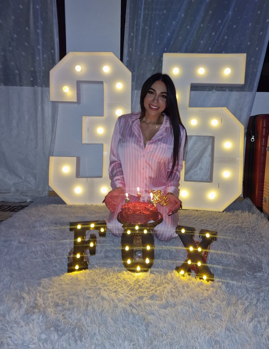 Trebolfox93's tweet photo. Hoy es mi gran  DÍA,  FELICIDADES PARA MI Y ESPERO TERMINAR EL DÍA CON UNA BUENA POLLA https://t.co/Io3URkdbZe