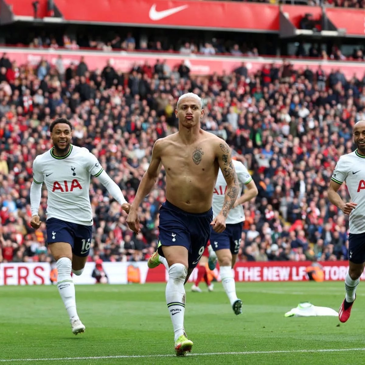 Richarlison never learns 😂