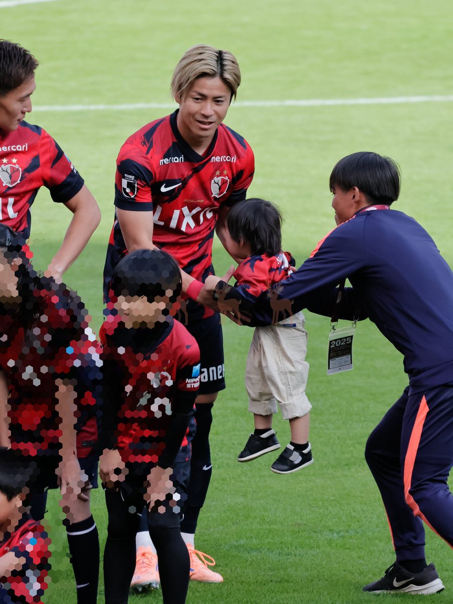 hiyorin818's tweet image. 小川Jrがとんでもなく可愛かったことをお伝えしたい😊
(パパぁ〜〜〜😭いやぁ～😭😭😭)

健斗くんはさすがのパパぶり。
先日の反省からか、今日は後ろからにこにこ見てるだけだった優磨くんでした😅

#小川諒也
#三竿健斗
#鈴木優磨