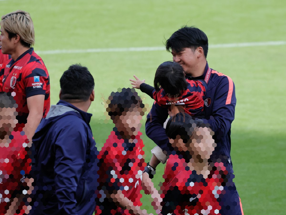 hiyorin818's tweet image. 小川Jrがとんでもなく可愛かったことをお伝えしたい😊
(パパぁ〜〜〜😭いやぁ～😭😭😭)

健斗くんはさすがのパパぶり。
先日の反省からか、今日は後ろからにこにこ見てるだけだった優磨くんでした😅

#小川諒也
#三竿健斗
#鈴木優磨