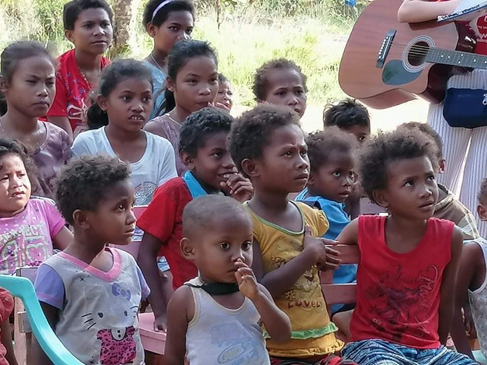 DouglasMor14176's tweet photo. Both twins were deaf and dumb. After prayer, as Ate Nelly snapped her fingers, she exclaimed, "they are hearing!" They soon began to speak sounds as I covered my mouth and made them. #WorshipGod #PraiseTheLord #GodisWorthy #SingHisPraise #HolySpiritFillMe https://t.co/TQQmCADSH3