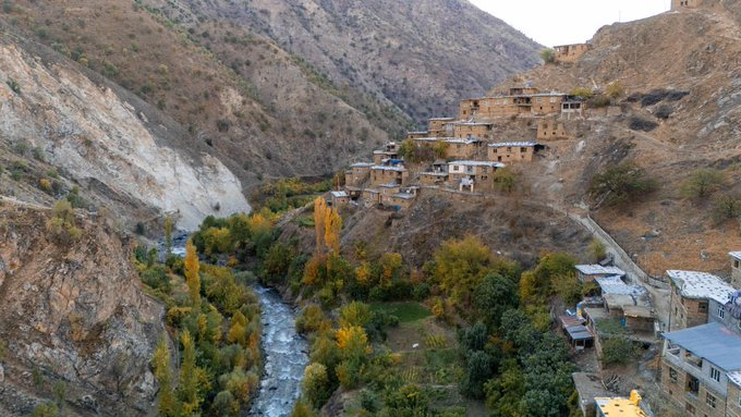 Orada bir köy var, uzakta
O köy bizim köyümüzdür
Gezmesek de , tozmasak da
O köy bizim köyümüzdür-A. K. Tecer
Çocukluğumu özlüyorum!
#İyiakşamlar