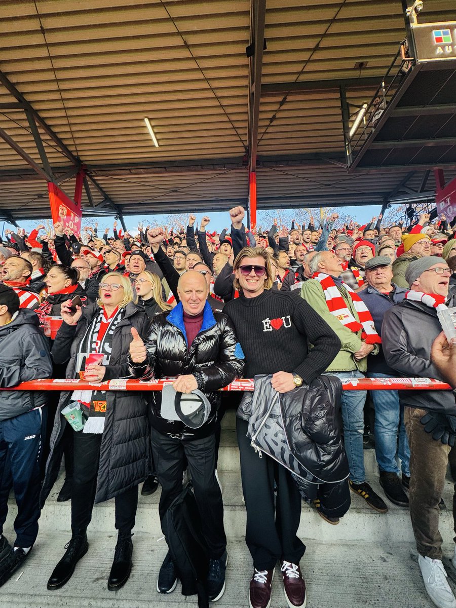 gaskadamian's tweet image. Ja z Tatą za ekipą przyjezdnych, cała reszta chyba za gospodarzami 😉 
#BundesTAK #FCUFCB #Bayern