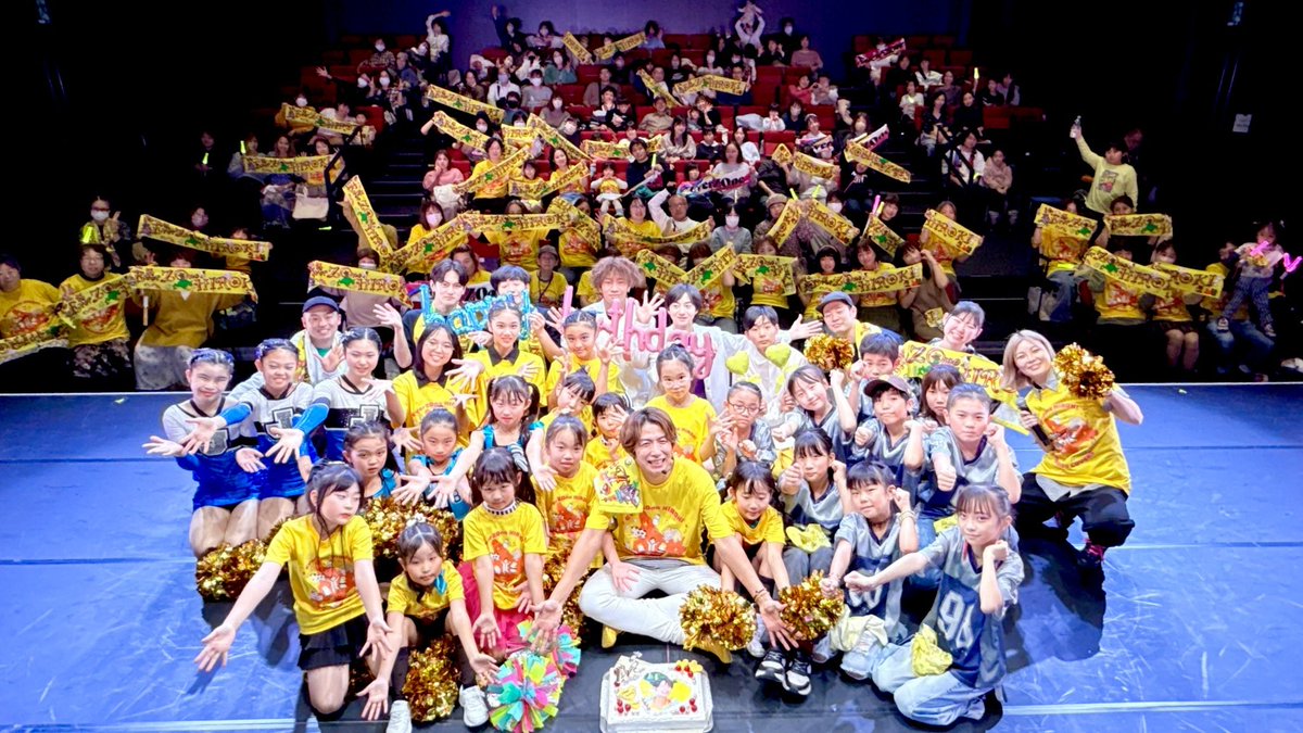 WITH_EZO's tweet image. 🎉✨ワンマンライブ1日目✨🎉
ご来場ありがとうございました！！💛

皆さんの笑顔と声援に包まれて、
最高に幸せな時間となりました🥹🌈
本当にありがとうございます！！

明日もみんなで…
全力で楽しみましょう！！🔥🕺💃

#EverZOne #HIROKI #ワンマンライブ #ありがとう