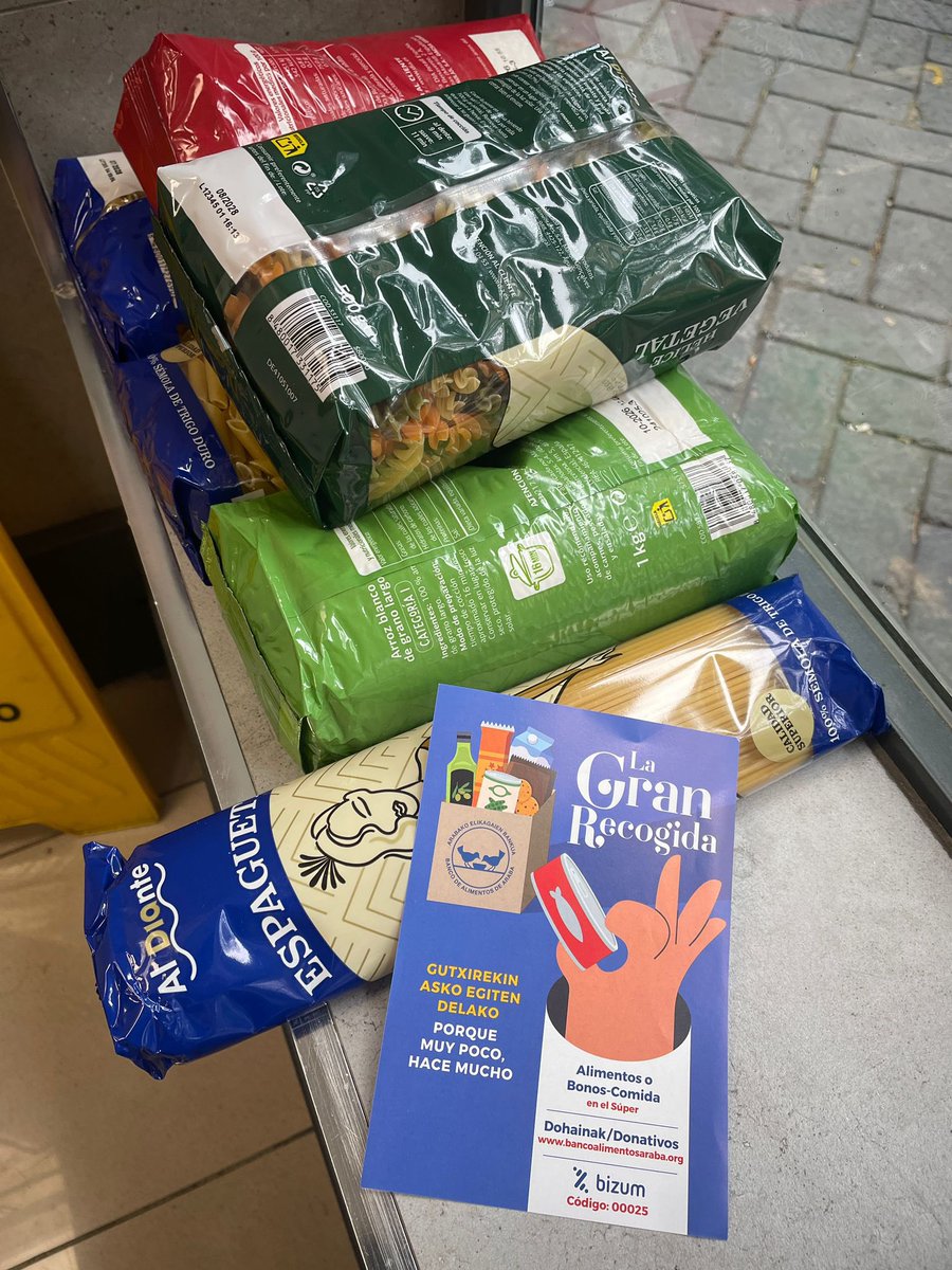 🤝 Esta mañana he estado en Zaramaga participando en la Gran Recogida del Banco de Alimentos. 

Quiero agradecer el trabajo de todas las personas voluntarias y la solidaridad de la ciudadanía de #VitoriaGasteiz 👏👏

Cada aportación cuenta para ayudar a quienes más lo necesitan.