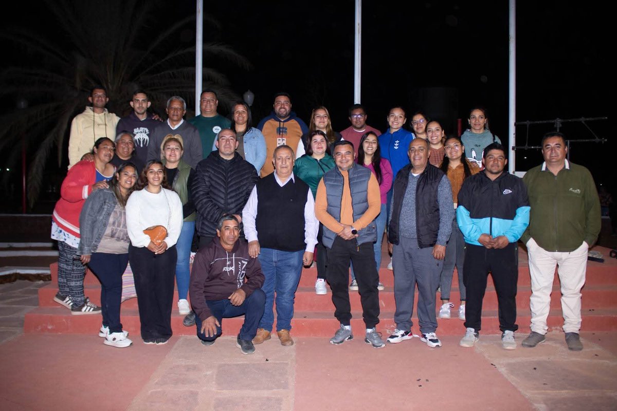 En su día, saludo y valoro a cada trabajador/a que integran nuestro Municipio.
Los desafíos que asumimos cada día a la par, fortalecen nuestra institución y nos permite responder al compromiso que tenemos con los vecinos de nuestro Departamento. 
Feliz día 🎉 y muchas gracias 🫂