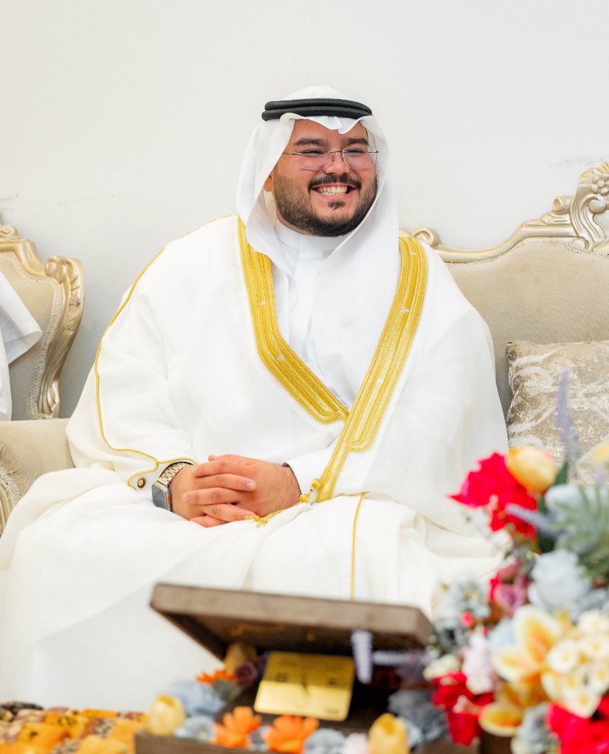 Aserology_'s tweet photo. "أهلا بكِ في داركِ المعمور بحُبي لكِ"

فكما كانَ منذُ بِداية الخلق، كانت حواء ضلعاً من آدمَ، واليوم آن أن يضمَّ الأصلَ فرعهُ..

تم بحمد الله، عقد قراني على من اختارها الله لي زوجةً وشريكةً لدربي ومؤنسةً لقلبي🤍

أغمرونا بلطفِ دعواتكم🤍 https://t.co/2SYvfkS8iw