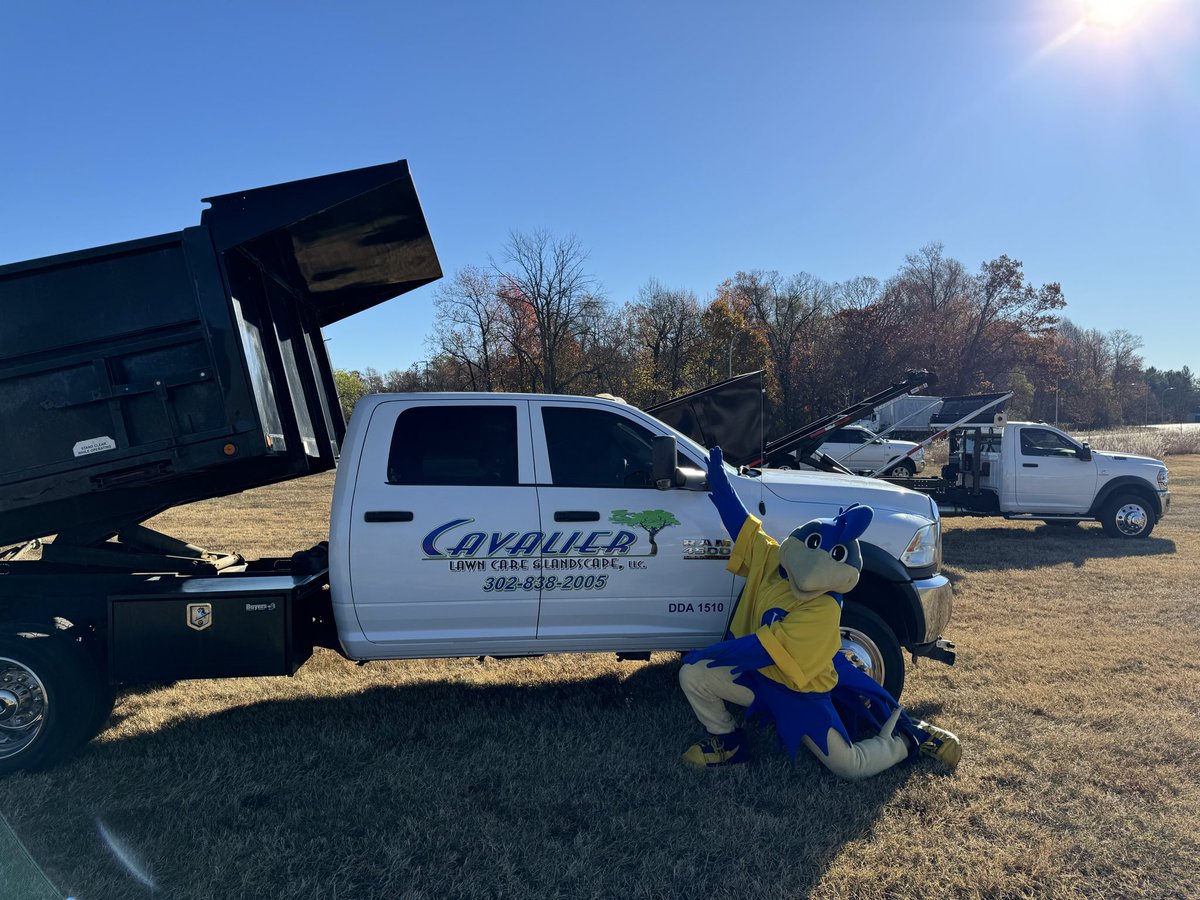 CavalierLawn's tweet photo. @CavalierLawn touches down at Game Day! @YoUDee00 @Delaware_FB #starsandstrides https://t.co/iWp901BVT2