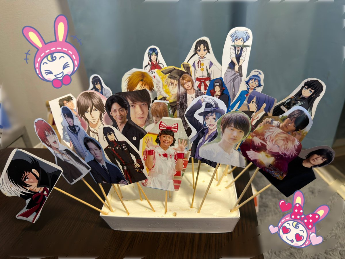 4人女子の歴代推しケーキできました🚩

みなさん全員わかるかな？- ̗̀ ꪔ̤̥ꪔ̤̮ꪔ̤̫  ̖́-