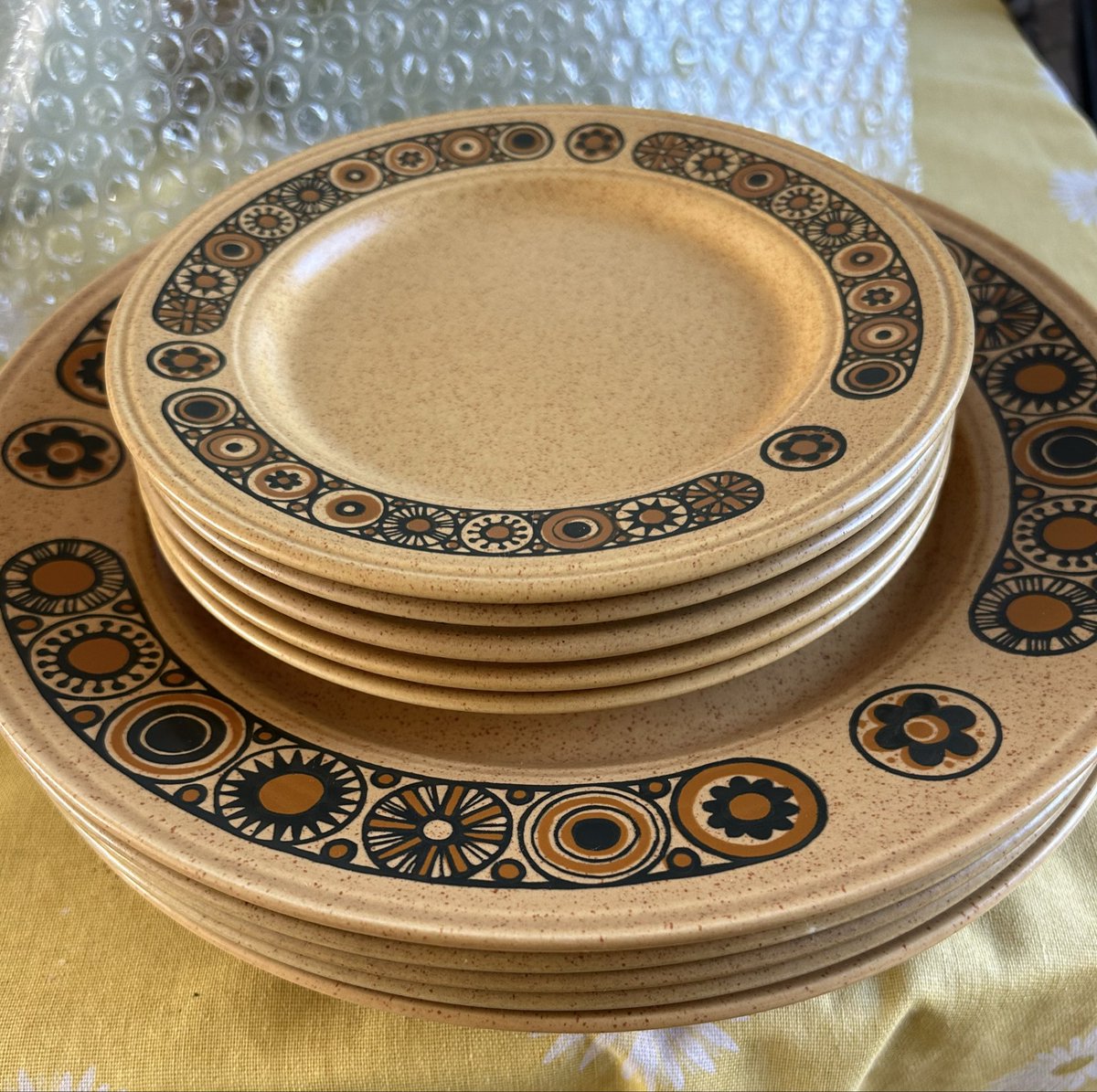 After 12yrs in the north west England &amp; nearly 6 in this house, I am packing up &amp; will soon be moving to live in one of our communities in London. I bought this dinner set in a charity shop after moving into this house &amp; am now wrapping it go to another charity shop. #SimplyLife