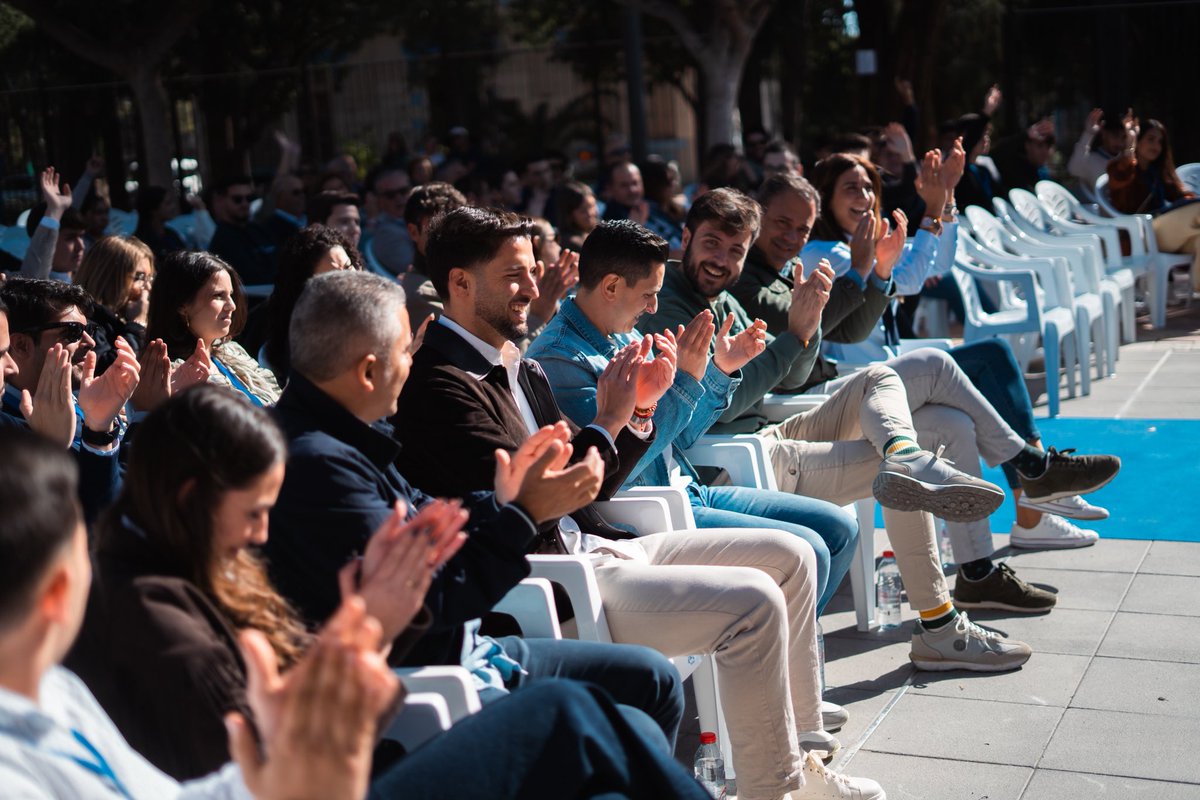 PPArchena's tweet photo. 👏 @damianpagan94 : ¡Gracias, Patricia, por inspirarme en este camino, porque Archena tiene presente, pero sobre todo, tiene mucho futuro!.

💙 Y ese futuro lo construiremos juntos, desde NNGG de Archena

(2/2)
#ElFuturoQueMerecemos #NNGG #PartidoPopular https://t.co/Nf54ci6bJ3