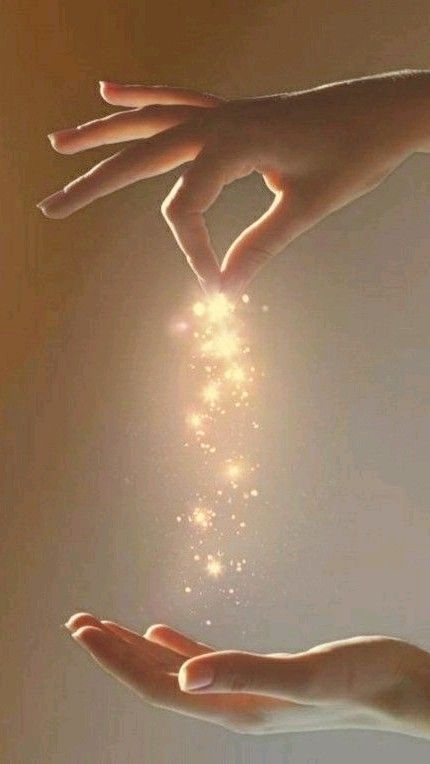 _mostlypat's tweet image. #History isn&apos;t in past
isn&apos;t in scrolls either
that fades fast
it&apos;s the breath taken lived felt
when ur heart speaks, melt
to their hum
makes u believe
in something pure,
something rare
u dare
once
yet leave behind
&amp;amp; keep
it&apos;s shimmery dust in u forever. 💜

#vss365 
#patstring