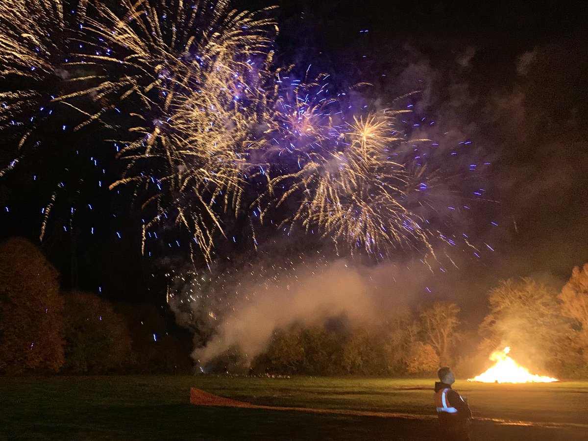 tompolkey's tweet image. The Castor Annual Firework Display last night near Peterborough 7/11/2025 #Fireworks #fireworks_lovers #fireworkdisplay #fireworkphotography #5thnovember #Views #photography #photographylovers #peterborough