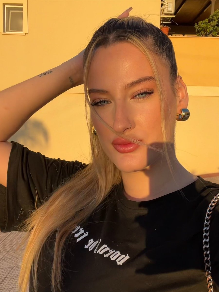 𝒂𝒍𝒊 tweet media