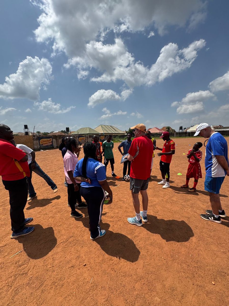 africancoaches's tweet photo. Thanks to Nick Gates, Nick D’Onofrio, Ernestine, Ezirim &amp; Enoch from @coachesacross for a powerful 5-day Onfield Coach Training in Abuja! 

Empowering community coaches through #PurposefulPlay &amp; #PlayForDevelopment ⚽

#FootballForGood #SDGs #Headsafe #MHHM #AfricanCoaches #WASH https://t.co/kfmwmDyIHt