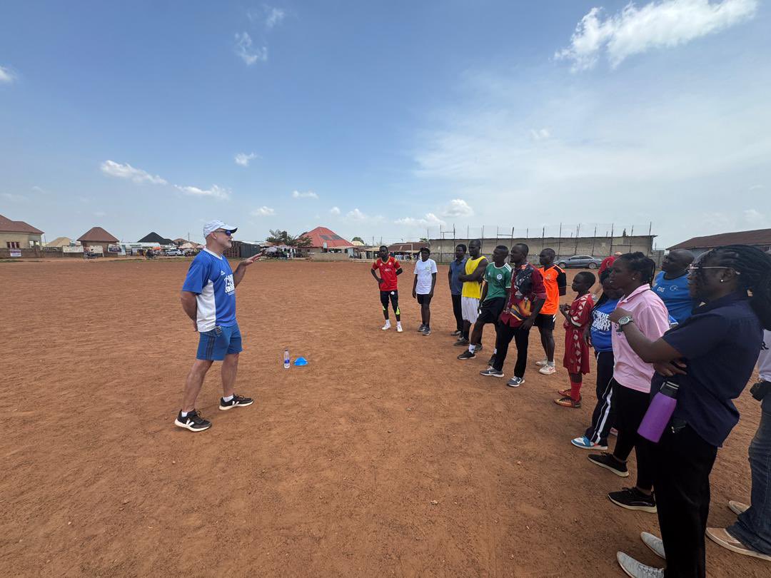 africancoaches's tweet photo. Thanks to Nick Gates, Nick D’Onofrio, Ernestine, Ezirim &amp; Enoch from @coachesacross for a powerful 5-day Onfield Coach Training in Abuja! 

Empowering community coaches through #PurposefulPlay &amp; #PlayForDevelopment ⚽

#FootballForGood #SDGs #Headsafe #MHHM #AfricanCoaches #WASH https://t.co/kfmwmDyIHt