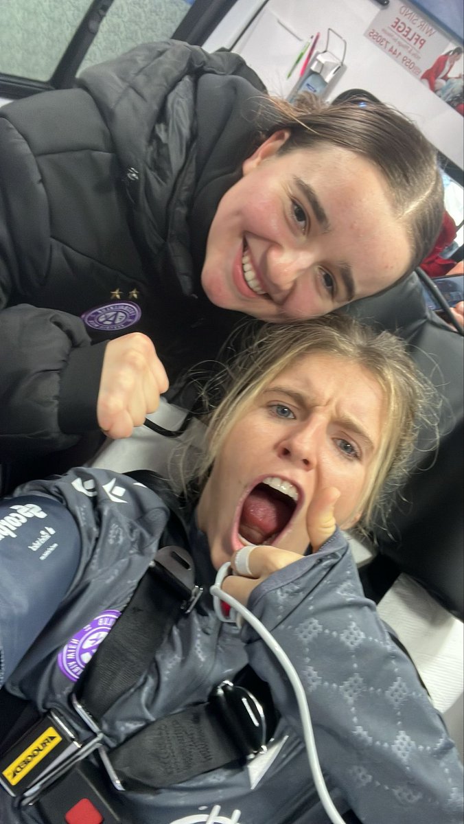 Auch Elisa Pfattner kann mit Alexandra Wölkart jubeln 🤩

Weiter gute Besserung, Elli! 🙏
#faklive