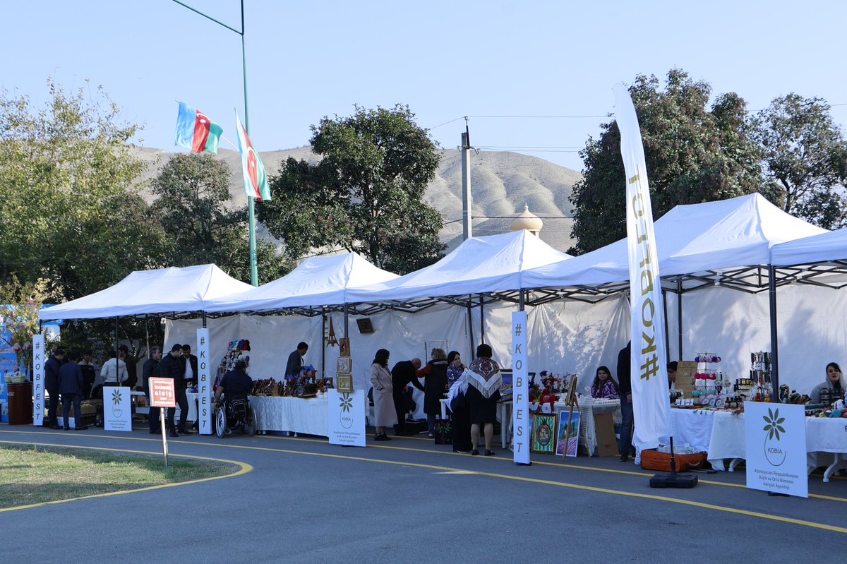 smbgovaz's tweet image. #Göyçay şəhərində Kiçik və Orta Biznesin İnkişafı Agentliyinin (KOBİA) təşkilatçılığı ilə 8 noyabr – Zəfər Gününə həsr olunmuş “KOB FEST” sərgi-#satış yarmarkası keçirilir. 

Göyçay şəhər Stadionunda keçirilən yarmarkada Göyçay və ətraf bölgələrdən olan 100-ə yaxın sahibkarın…