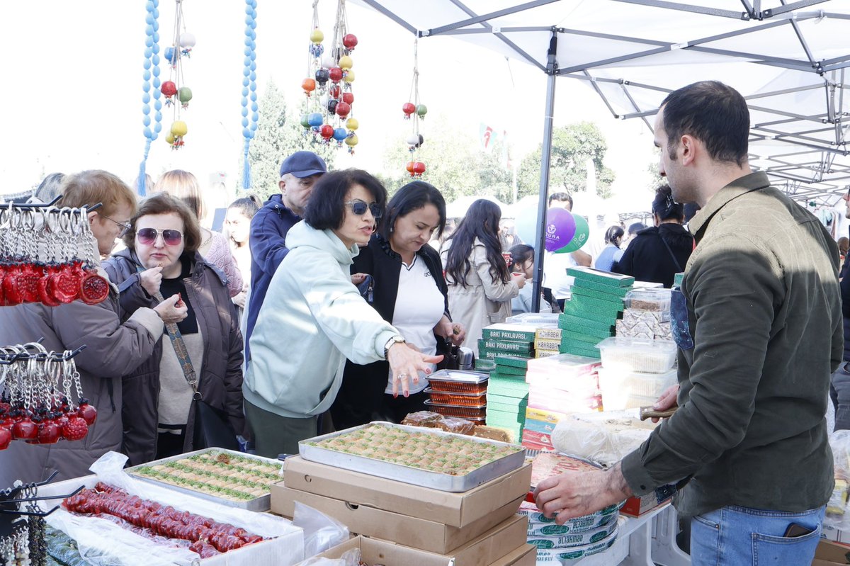 smbgovaz's tweet image. #Göyçay şəhərində Kiçik və Orta Biznesin İnkişafı Agentliyinin (KOBİA) təşkilatçılığı ilə 8 noyabr – Zəfər Gününə həsr olunmuş “KOB FEST” sərgi-#satış yarmarkası keçirilir. 

Göyçay şəhər Stadionunda keçirilən yarmarkada Göyçay və ətraf bölgələrdən olan 100-ə yaxın sahibkarın…