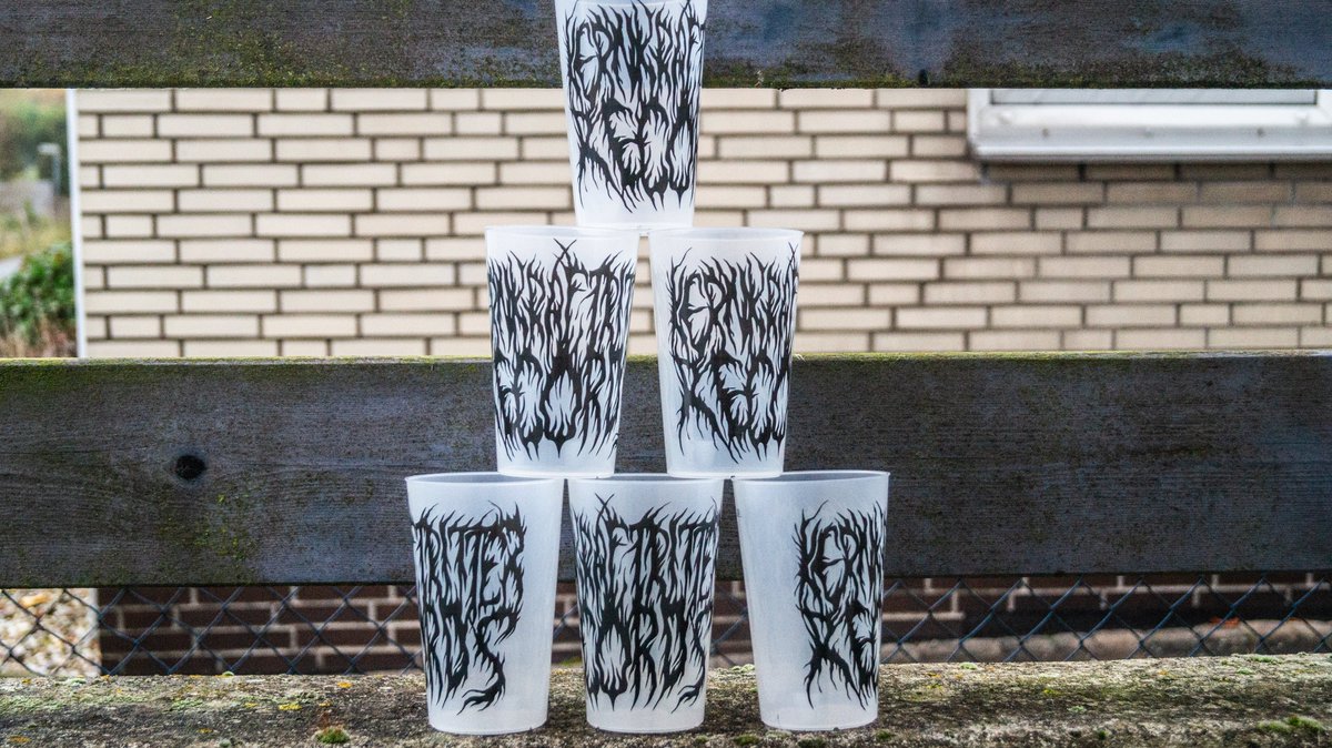 #kkr #metal #deathmetal 

Meine Freunde, wisst ihr was ich cool finde? Manchmal fragen wirklich leute gezielt nach KKR Merch, also meine Tasse mit KKR Logo oder nach einem Label Shirt, davon habe ich bereits ja auch einige gemacht.