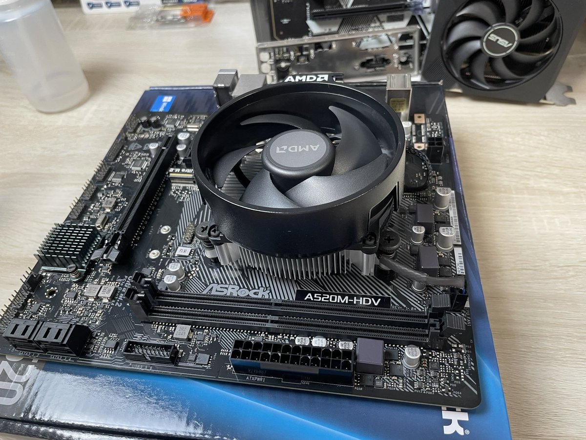 白川@PCたくさん作ってる on X