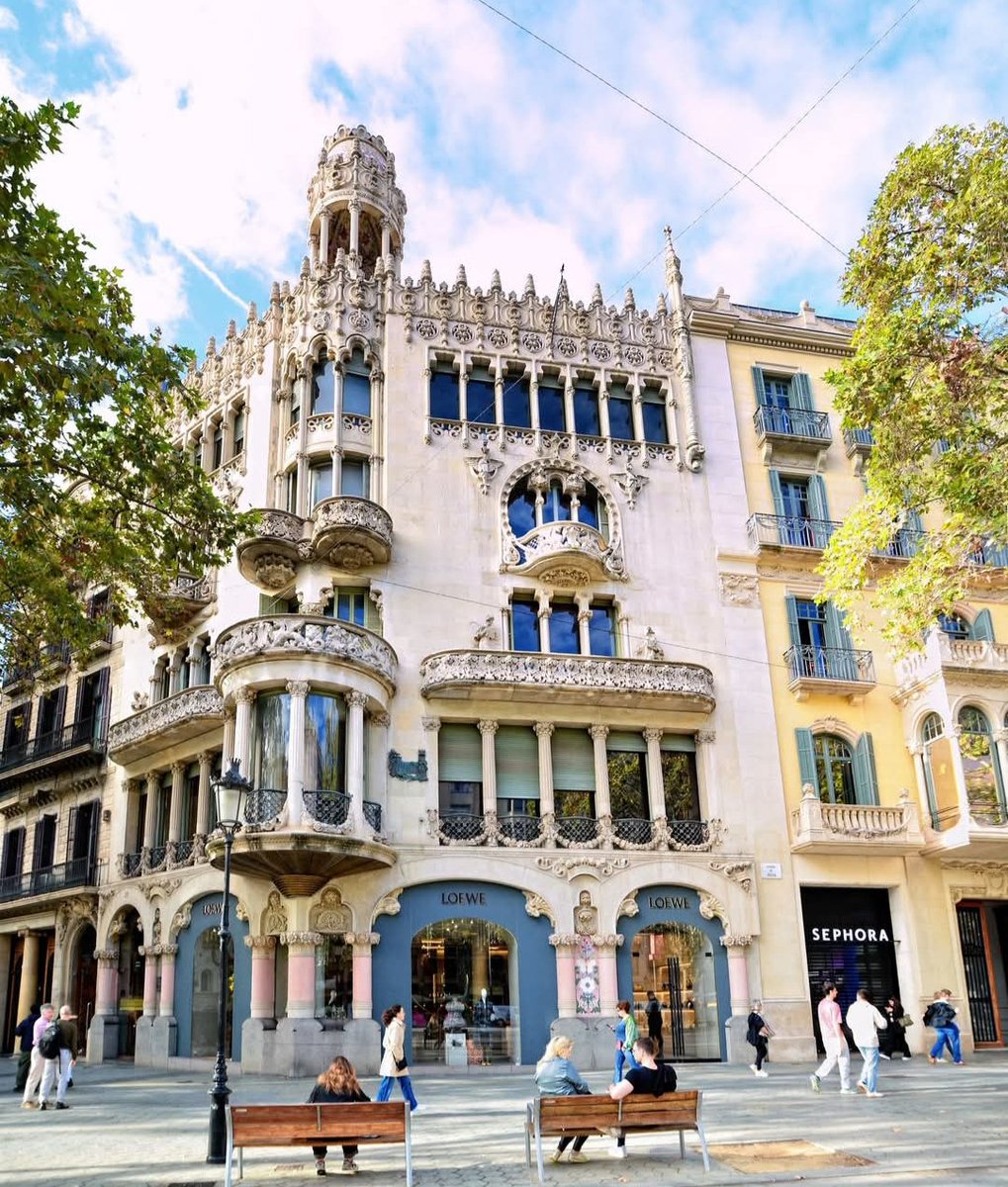 CASA LLEO I MORERA 
Otro belleza de BARCELONA 😍❤️