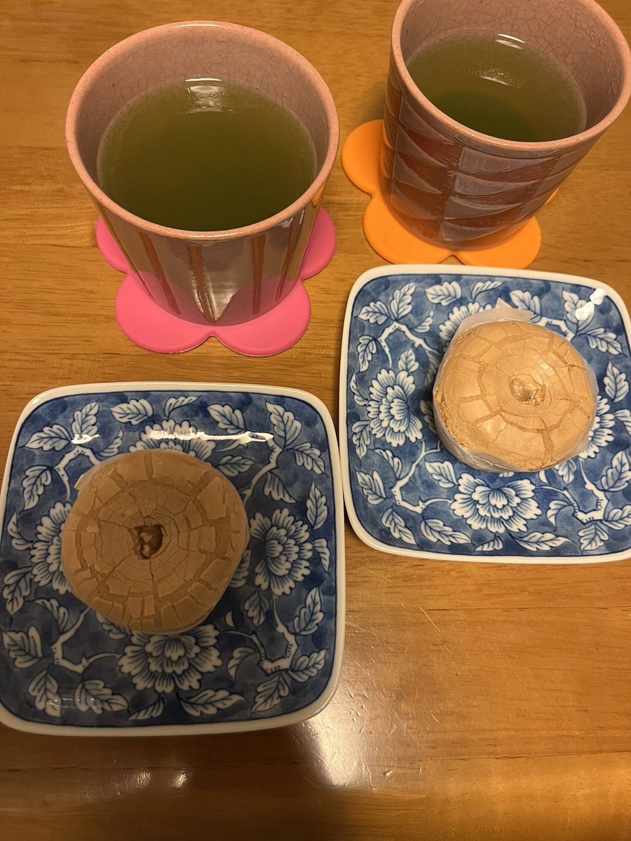 CekdU7HSfO09D74's tweet image. おやつの時間
こんばんは😊
北九州の今は曇り。
寒くなく過ごしやすい夜です。
今日は伊万里焼饅頭💕
子供の頃から大好きなお菓子です。
先日、平戸に行ったついでに購入してきました✌️
平戸も楽しかったなぁ。