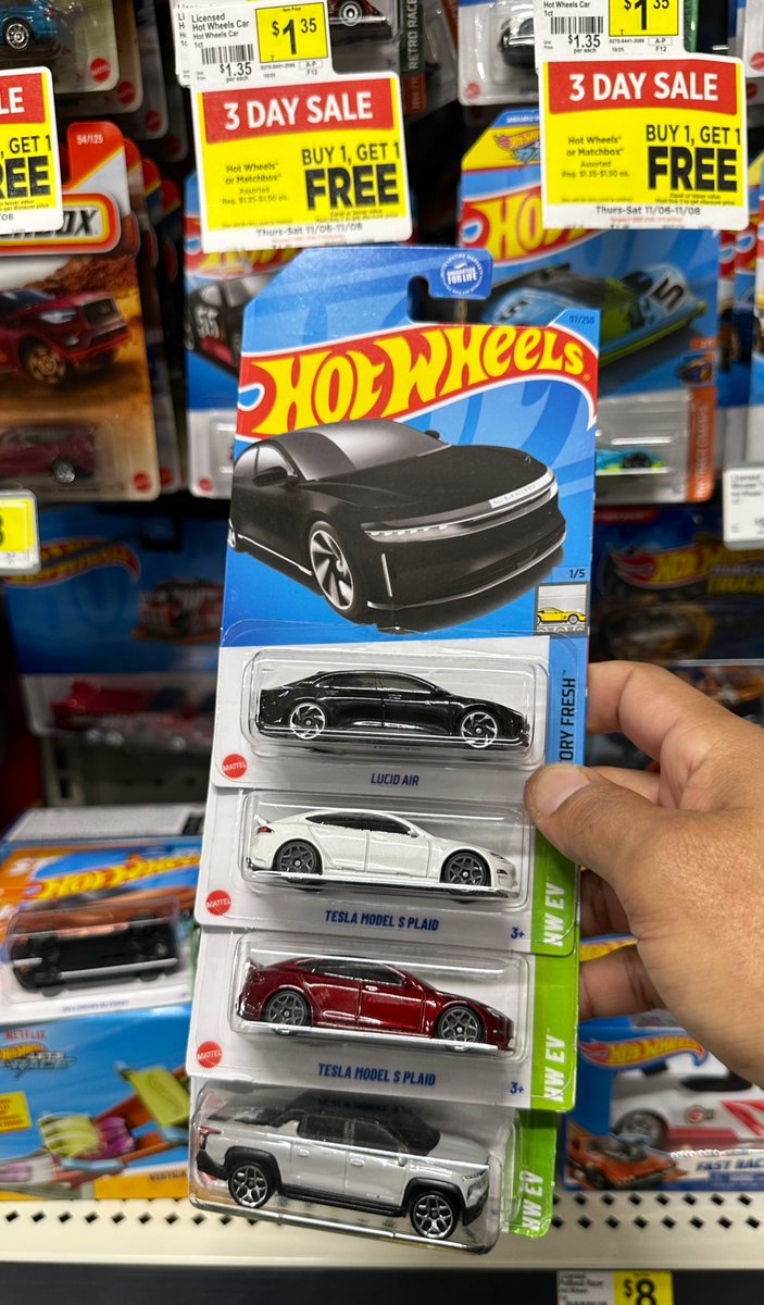 Just a heads up my local Dollar General has wheels buy 1 get 1 free mix or match !! 

3 day sale 

H/t <a href="/ifplog/">Cardsfan64 ⚾🐦</a>
