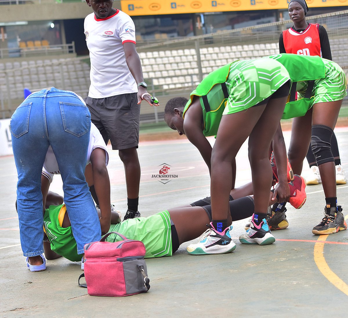 Jackshots24's tweet photo. I want to commend @Buddo_SS Netball Club’s primary care team for their quick reaction to rescue this girl.
I think this should be a wake-up call to the National Netball League organizers.
Please, let’s ensure there is always an ambulance 🚑 at the venue.
Life is important https://t.co/oGPbWCnpqs