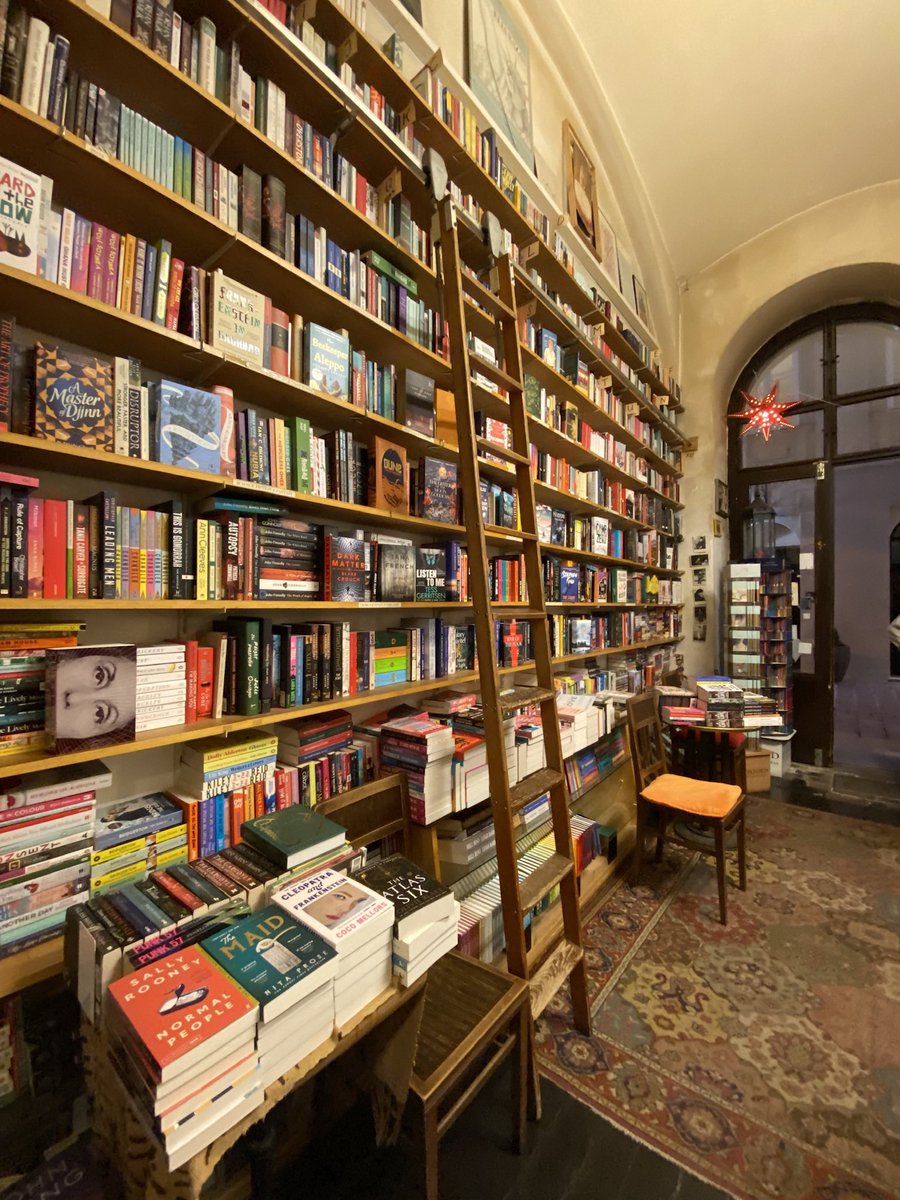 ketab_a's tweet photo. مكتبة شكسبير في فيينا📚 https://t.co/VNKrzgcLzH