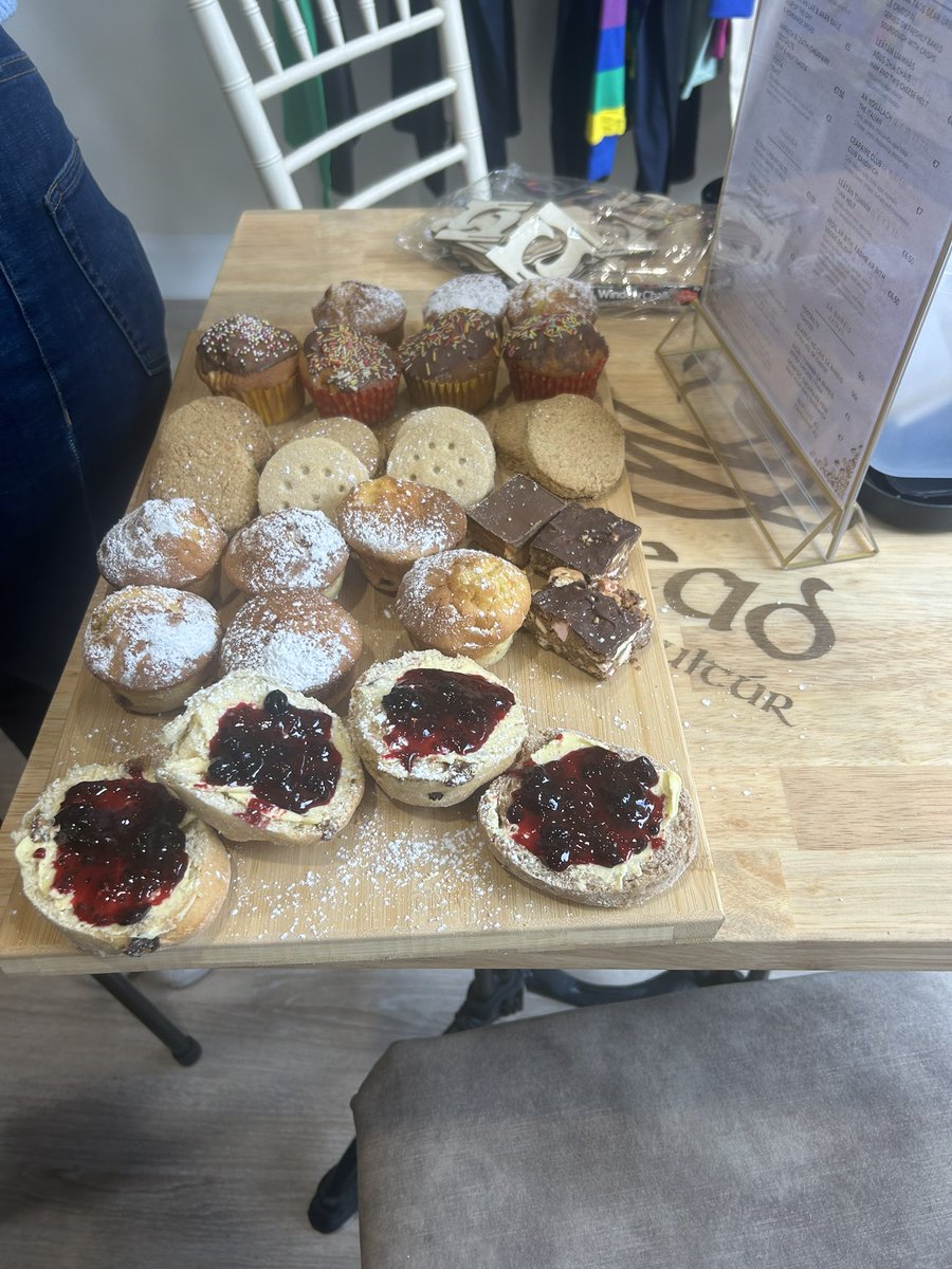 SenRobGallagher's tweet image. Tá sé iontach An Nead a fheiceáil ag oscailt anseo i Muineachán inniu!

Áit lán le craic, caife agus cúpla focal! 💚☕
Má tá do Ghaeilge líofa nó bríste, tá fáilte mhór romhat isteach.

Comhghairdeas agus gach dea-ghuí ar an fhoireann!
Beatha teanga í a labhairt.