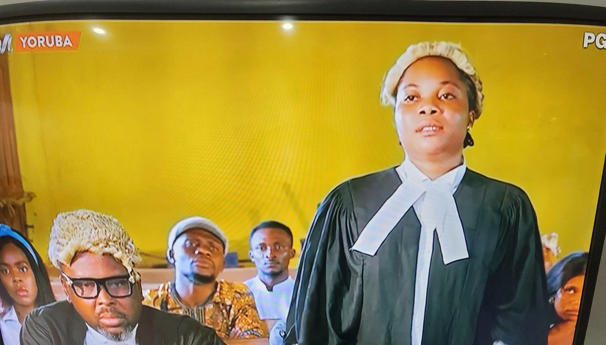 jurist_oriko's tweet image. This is a 2025 movie. Nollywood is tone deaf to correction.

How many times do we have to tell these people how female lawyers dress? 😡