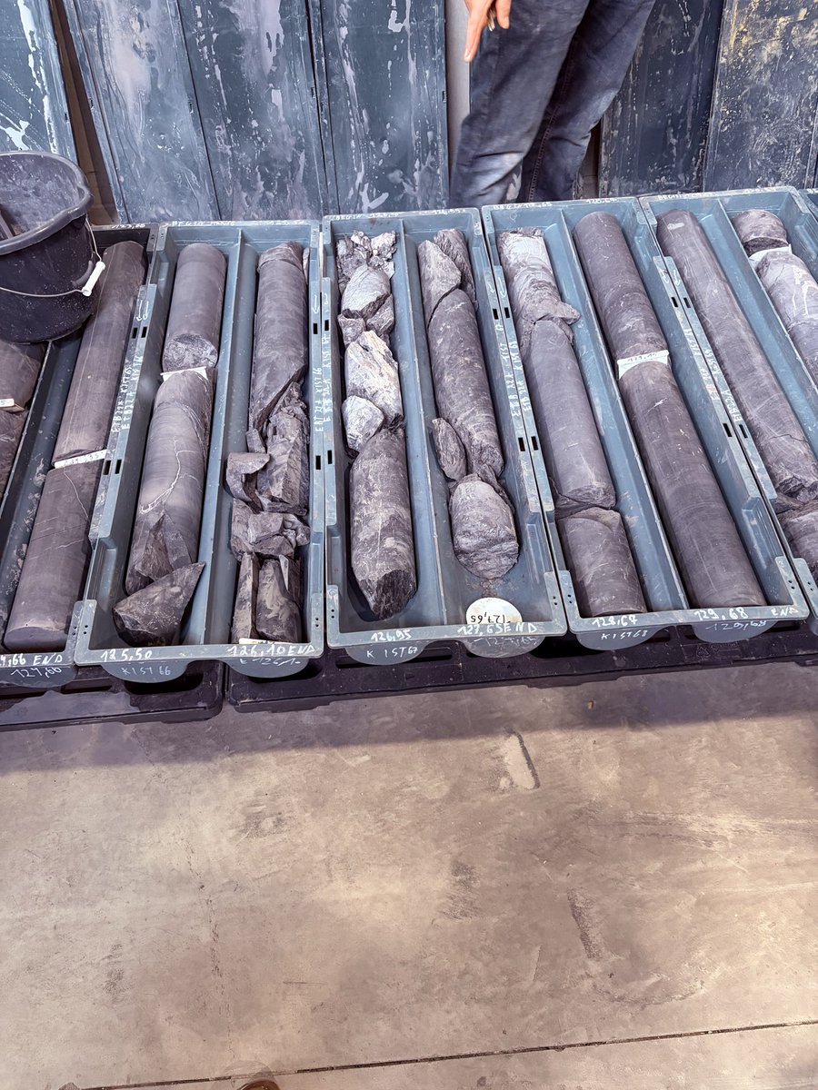 <a href="/magnifiekZL/">Magnifiek Zuid-Limburg</a> <a href="/RCM_Doherty/">Maarten de Lange</a> De proefboringen voor de Einstein telescoop (ik was er 2 weken geleden bij) laten een volledige geschiedenis zien van Limburg. Net als bij een telescoop is ook boren (tot wel 400m diep) een soort tijdreizen.