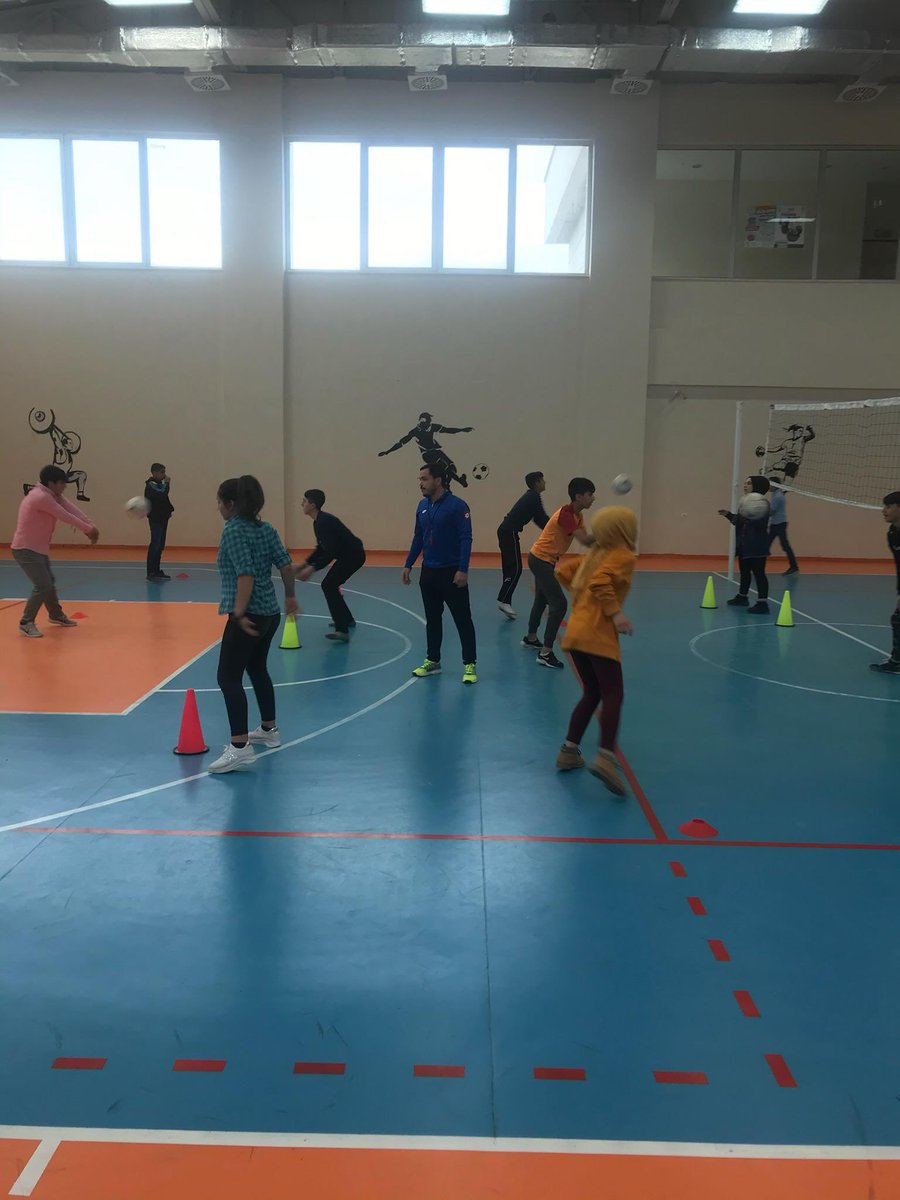 Ata tatilde de sporun merkezi Gençlik Merkezi olacak.
Kondisyon, çeviklik ve sağlık için Voleybol kursumuza bekliyoruz.🏐🏃‍♀️‍➡️🏃‍➡️💪
#MerkezimdeSporVar