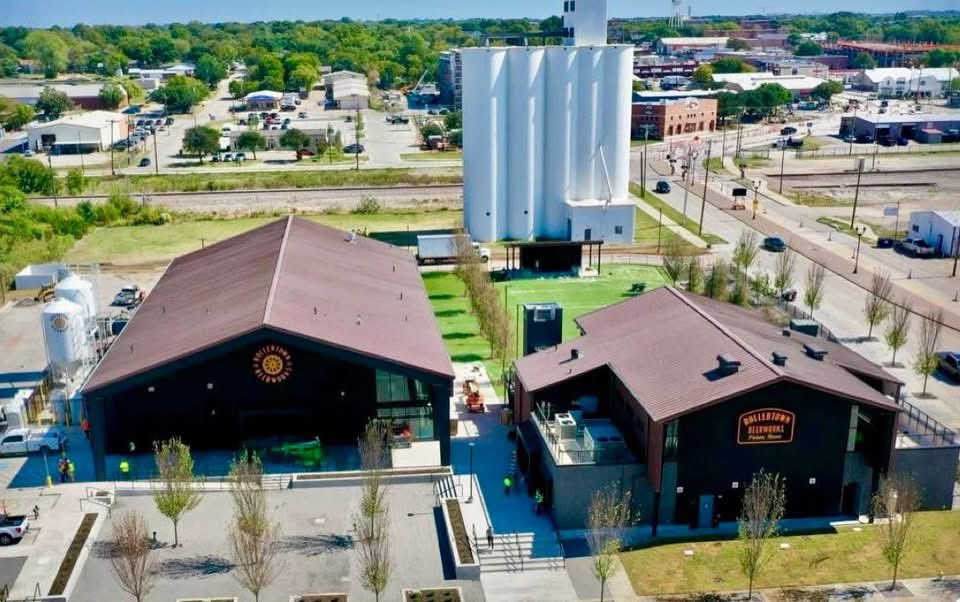 Tonight at Rollertown Beerworks in Frisco — a free concert and drone show — with complimentary valet parking all day &amp; night!! See you there! 

In honor of our Open House Weekend, we're hosting a FREE show on Saturday evening with the legendary Paul Sidoti — Taylor Swift's