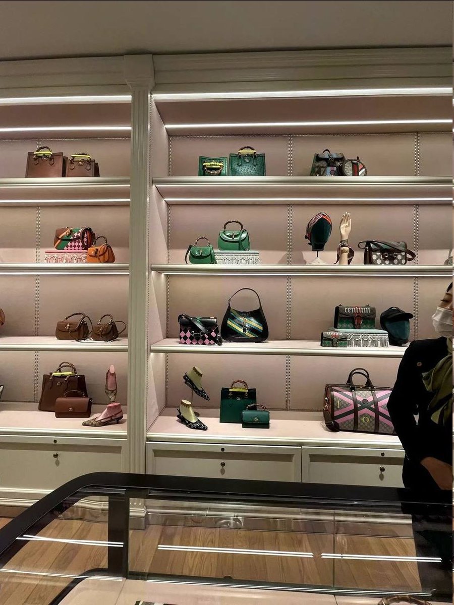 kily_h's tweet image. Indulging in luxury at #BeijingSKP ✨ From iconic designer bags to high-end fashion, it&apos;s a dream shopping destination.