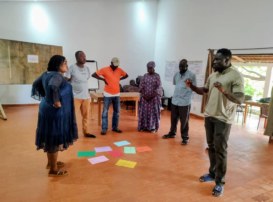 CasaBio2's tweet photo. 📅 Jour 2 : Maîtrise de la facilitation et leadership stratégique 
Le 21 octobre a propulsé nos 13 Maîtres Formateurs dans le domaine du leadership et de la facilitation. Notre méthodologie privilégie l'alternance dynamique entre théorie et pratique !

#BocalAPossion #WorldCafé https://t.co/J5lIdVpU3e
