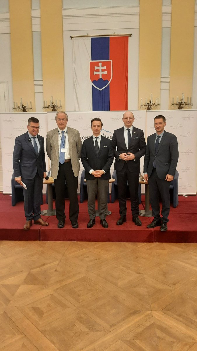 Twa debata o ochronie życia ❤ na Conservative Summit 2025 w Bratysławie, z udziałem <a href="/krzysztofbosak/">Krzysztof Bosak 🇵🇱</a>, <a href="/KarinaBosak/">Karina Bosak</a> <a href="/jerzKwasniewski/">Jerzy Kwaśniewski</a>. 
Oby więcej takich inicjatyw❗
