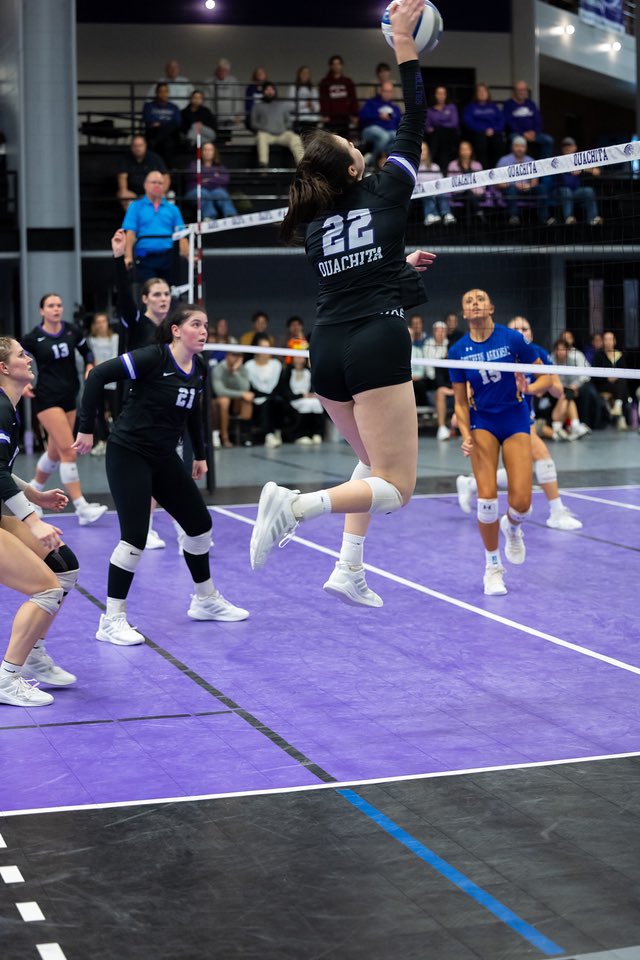 OuachitaVB's tweet photo. Starting off Saturday morning w/ our 3rd SR- @the_emdoza! Emily is from Arlington, TX and majoring in psychology. She is a part of a the 1000 kill club, a 3x All GAC performer, and has been on the All Ouachita Academic Team the last two years! #tigerforlife #TIGS @OuachitaTigers https://t.co/U2uEh4mYOz