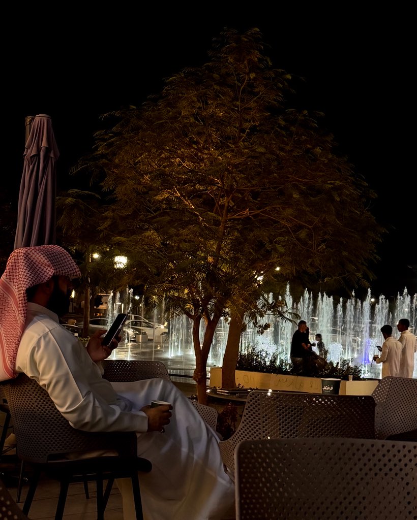 كيف رأيتني بين الزحام؟
اي زحام انا لم ارى سواكِ ..! ❣️