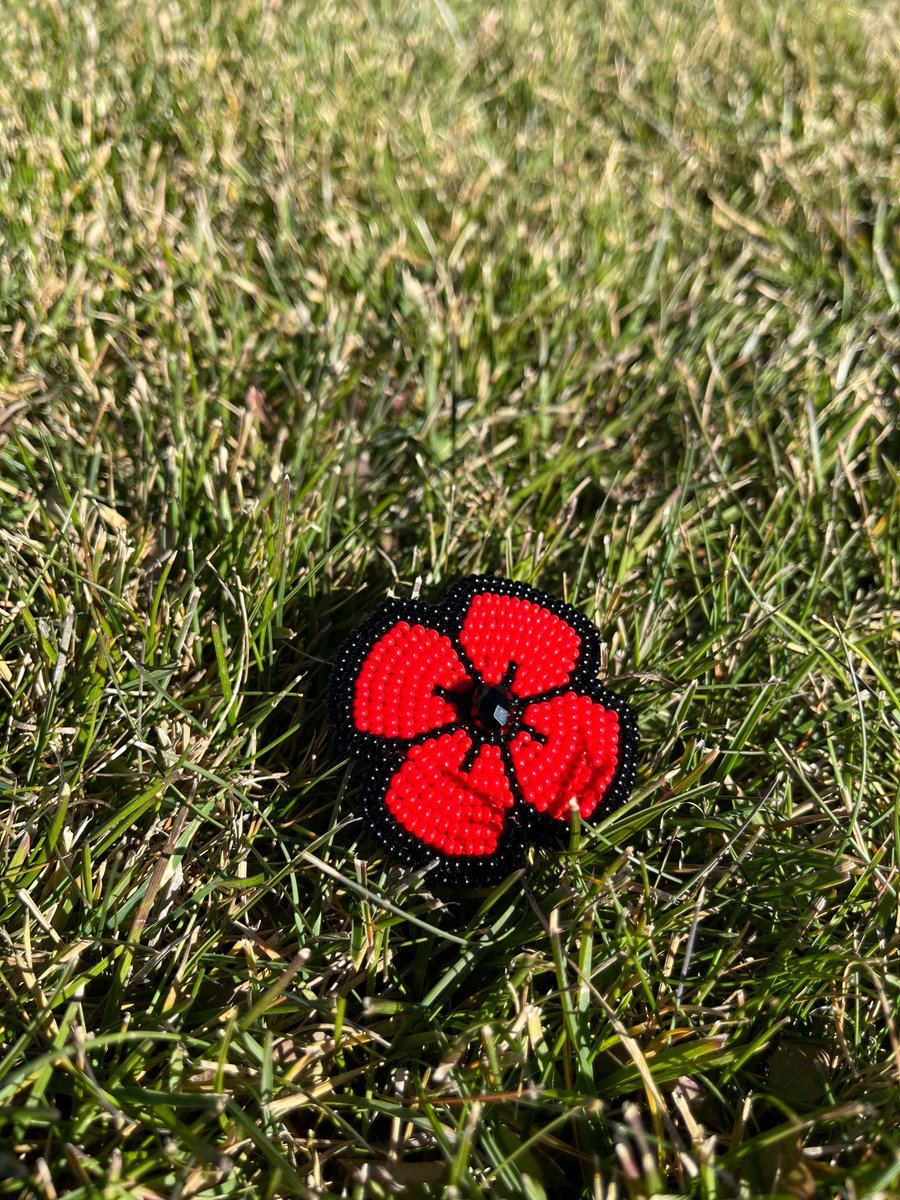 ThePathForward_'s tweet photo. Did you know? Until 1985, First Nations people lost their status if they joined Canada’s military. Today, on #IndigenousVeteransDay, we honour the vital contributions of First Nations, Métis &amp; Inuit peoples to Canada’s military history. We remember. We respect. We thank you. https://t.co/ot0sRNoFKl