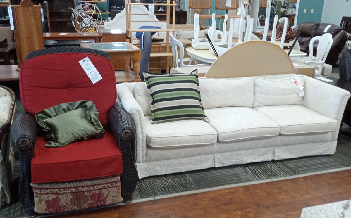 LT_Thrift's tweet image. LAST DAY of the Life&apos;s Treasures 50% off STORE WIDE SALE today at ALL locations! Save an HALF OFF on everything in the store. 11/8

𝑃ℎ𝑜𝑡𝑜𝑠 𝑎𝑟𝑒 𝑓𝑟𝑜𝑚 𝑜𝑢𝑟 𝐶𝑎𝑟𝑟𝑜𝑙𝑙𝑤𝑜𝑜𝑑 𝑠𝑡𝑜𝑟𝑒.   #thrift #thriftingcommunity #hospicethrift