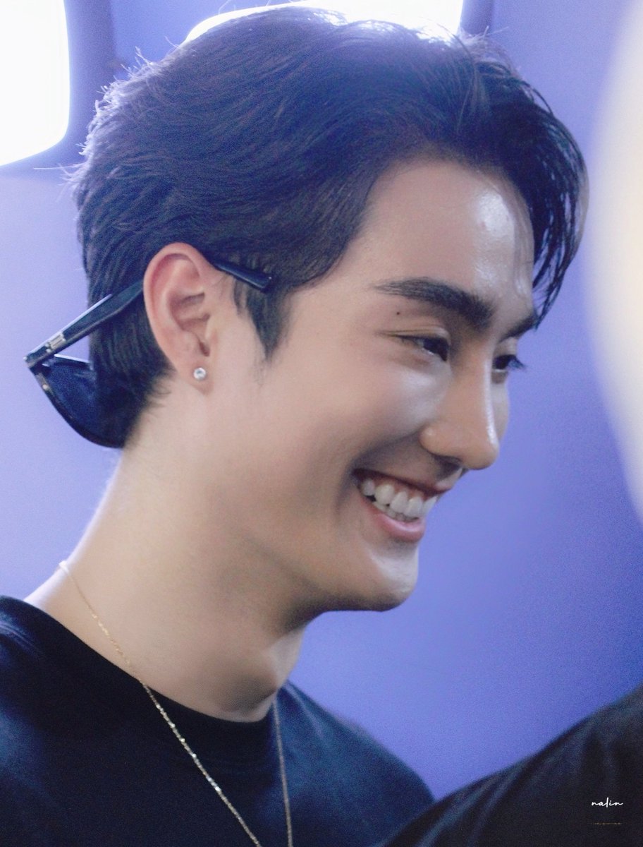 หน้าตี๋ ยิ้มหวาน ตาขีด สเปคเลยค่ะ

#fforce_ 
#RowiesCoffee