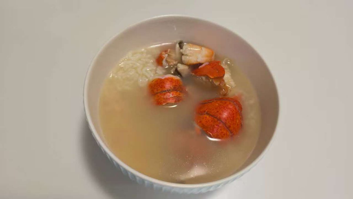 RoyXu72's tweet image. 6️⃣ #FinalTouch – A dash of salt, stir gently, serve hot.🍚 The result — rich, milky, and naturally sweet from the sea.