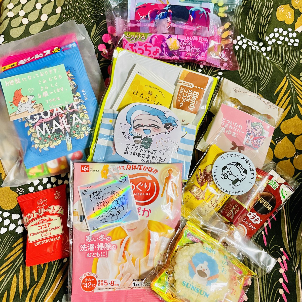 今週いろいろあって遅くなってしまいましたが、先日のスプケお疲れ様でした〜！スペースに遊びに来ていただき、お話や差し入れなども本当にありがとうございました！！💐✨