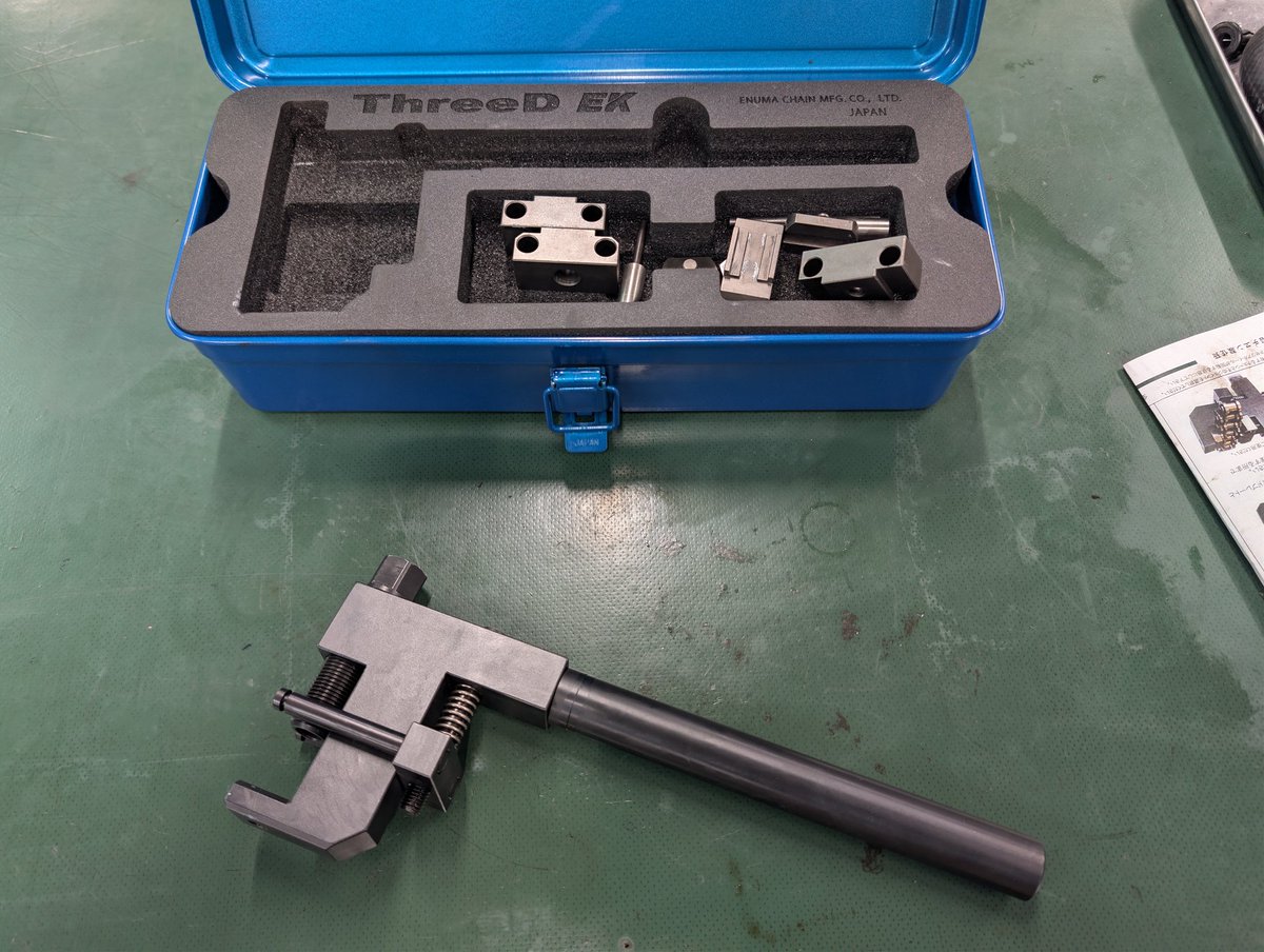 mc02320004's tweet image. 本日は、ネクスコ中日本
交通安全キャンペーン
ご来場頂いた皆様、ありがとうございました🙇
多くの方と安全運転について沢山お話出来ましたwww
念願のチェーンカシメツール導入！
皆様、チェーン交換作業お待ちしております😊
＃VFR750R
＃RC30
＃CBR1000RRR
＃ゲズンハイト
＃ネクスコ中日本