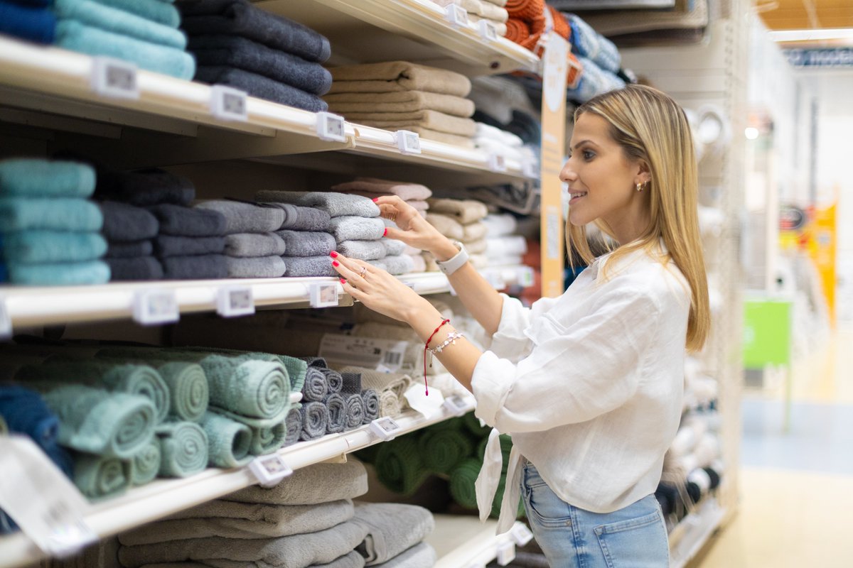 🚨 62% of voters are spending more on  basic household expenses like food, clothing, and utilities than they were a year ago.
✅ Just 23% are spending less.

napolitannews.org/posts/voters-b…